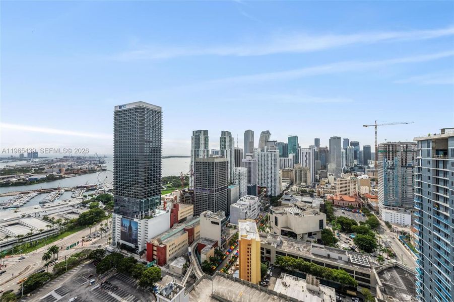 Condo located in Miami, FL showcasing its design and architecture (Image 20).