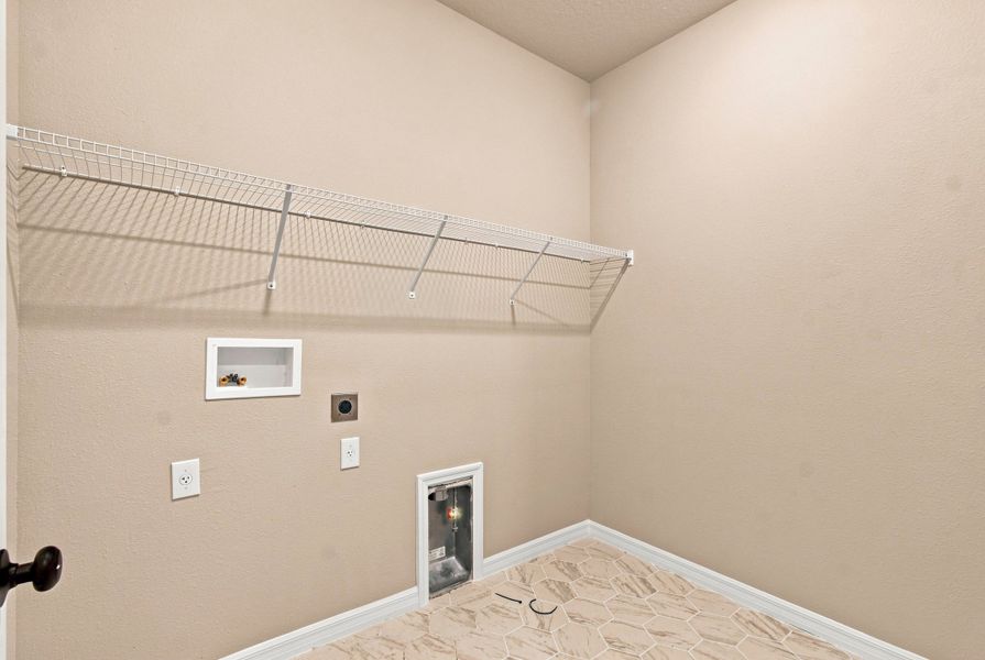 Spacious, unfurnished interior of a new home in Waterset Classic Series, Apollo Beach (Image 17). Spacious, unfurnished interior of a new home in Waterset Classic Series, Apollo Beach (Image 17).