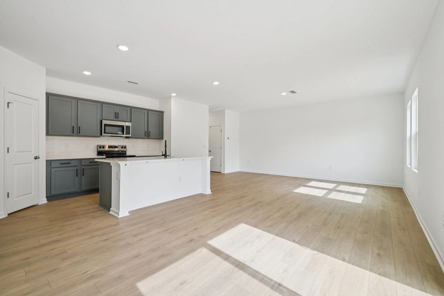 Representative images and renderings are for illustrative purposes. Actual structural options and design finishes of home may vary. Representative images and renderings are for illustrative purposes. Actual structural options and design finishes of home may vary.