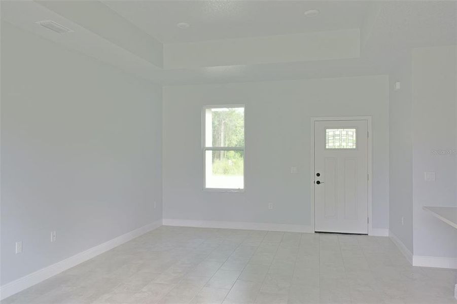 Spacious, unfurnished interior of a new home in , Deland (Image 13).