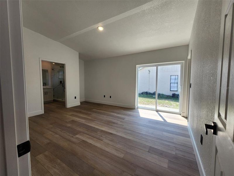 Spacious, unfurnished interior of a new home in , Spring Hill (Image 20).