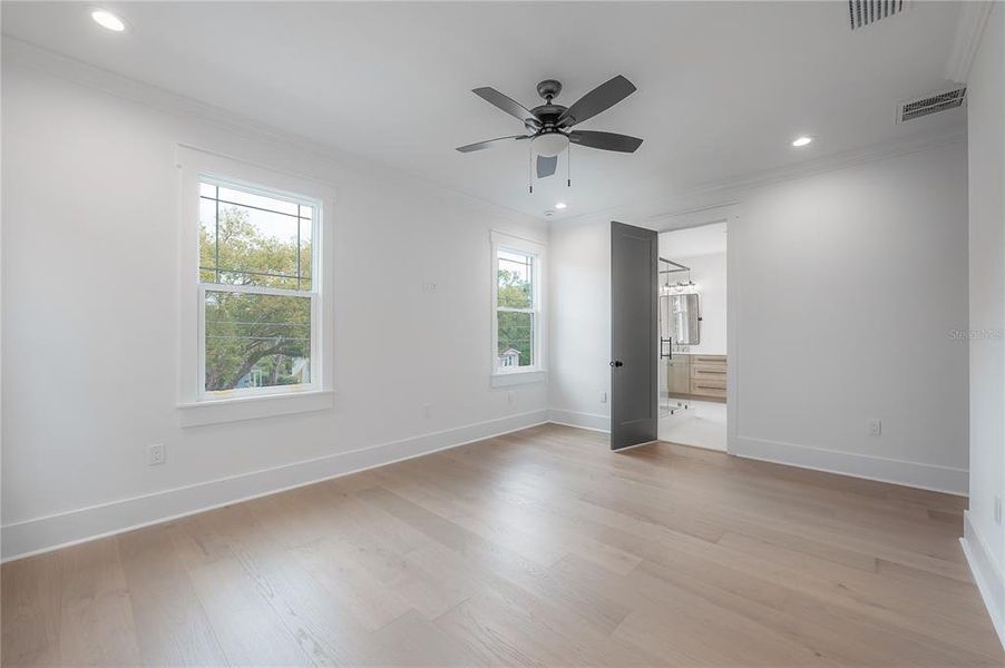 Spacious, unfurnished interior of a new home in , Tampa (Image 38).