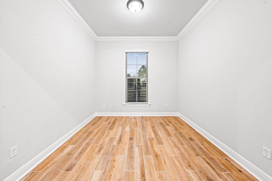 Spacious, unfurnished interior of a new home in Starburst at Hammock Bay, Freeport (Image 15).