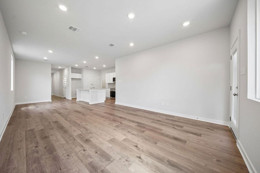 Spacious, unfurnished interior of a new home in Eastwood at Sonterra, Jarrell (Image 31). Spacious, unfurnished interior of a new home in Eastwood at Sonterra, Jarrell (Image 31).