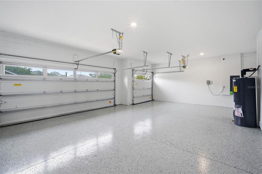 Spacious, unfurnished interior of a new home in Glen Lakes, Weeki Wachee (Image 16).