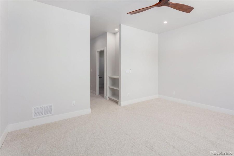 Spacious, unfurnished interior of a new home in , Salida (Image 22).