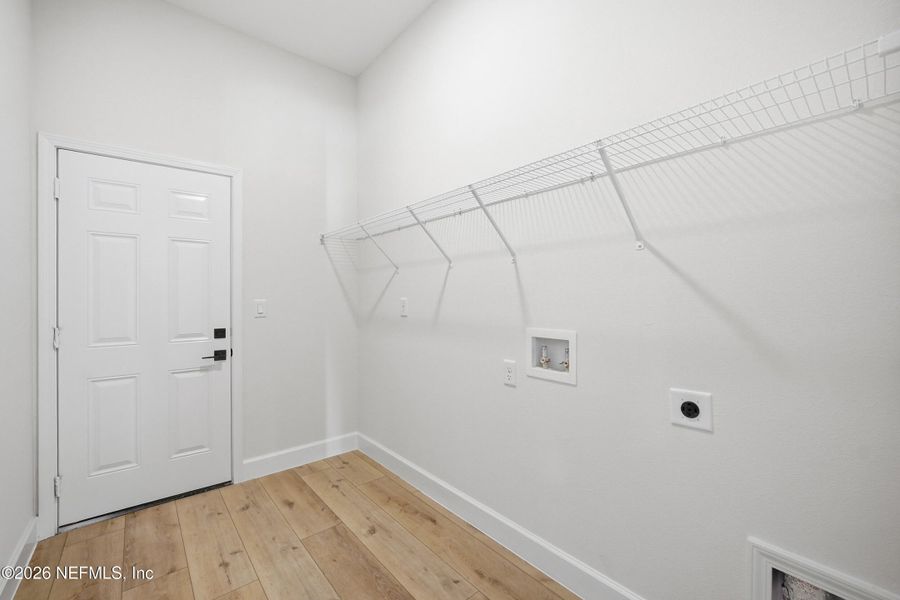 Spacious, unfurnished interior of a new home in , Jacksonville (Image 31).