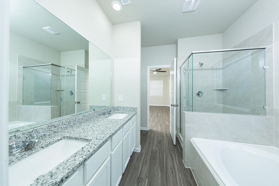 Furnished interior view inside a new home in Mackenzie Creek, Conroe (Image 8).