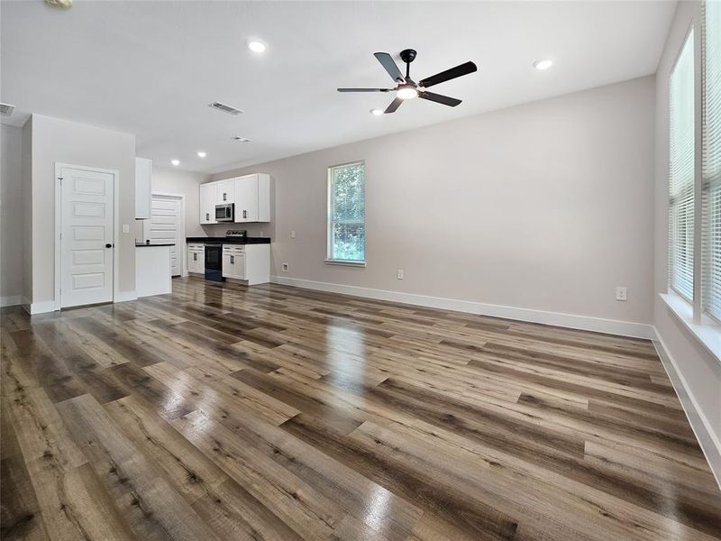 Spacious, unfurnished interior of a new home in , Mabank (Image 9). Spacious, unfurnished interior of a new home in , Mabank (Image 9).