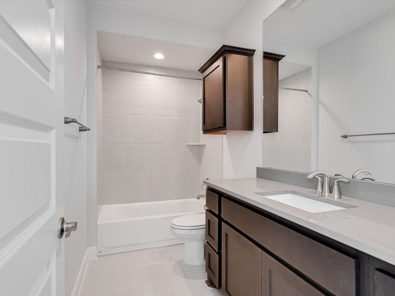 Representative furnished interior of a home built from the Topaz II by Giddens Homes in Riverstone, Georgetown (Image 74).