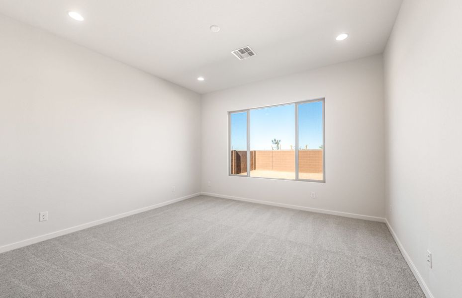 Spacious, unfurnished interior of a new home in Soleo, San Tan Valley (Image 25).