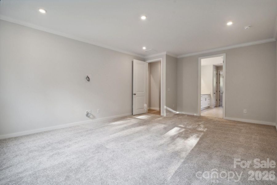 Spacious, unfurnished interior of a new home in Stonemill, Monroe (Image 16).