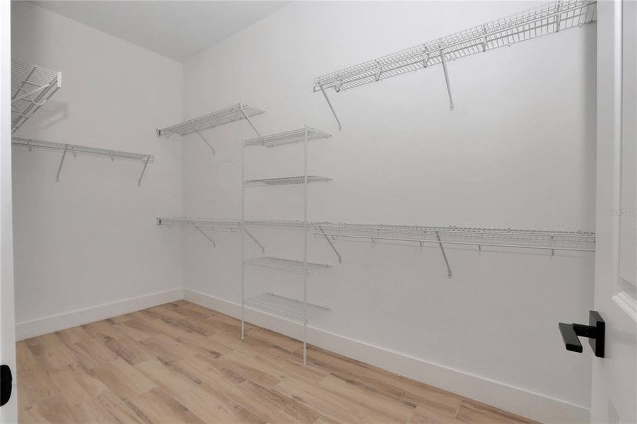 Spacious, unfurnished interior of a new home in , Dunnellon (Image 20).