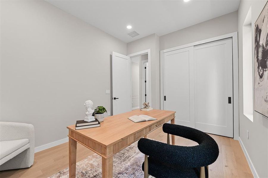 Furnished interior view inside a new home in , Orlando (Image 46).