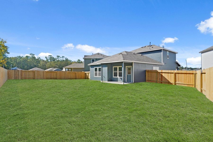 Exterior details and patio area of a home in Maple Heights, Porter (Image 4).