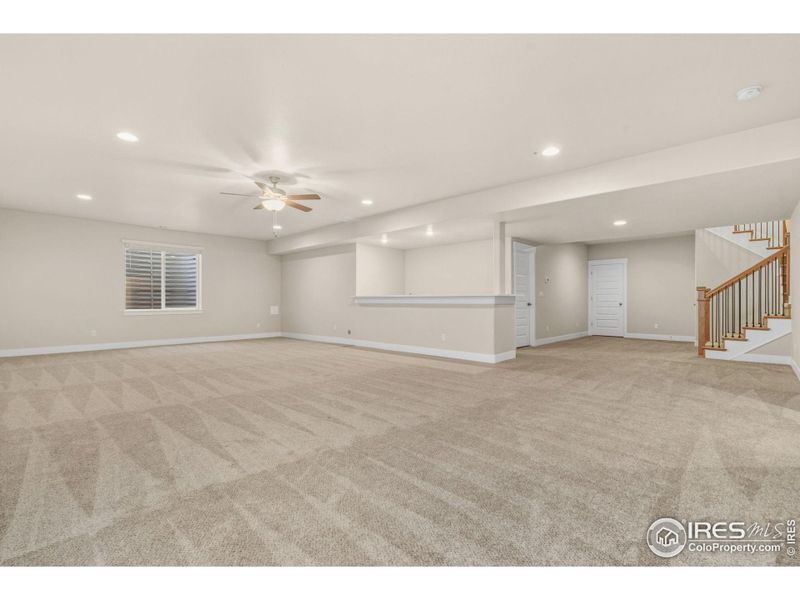 Rec Room with wet bar lower level!
