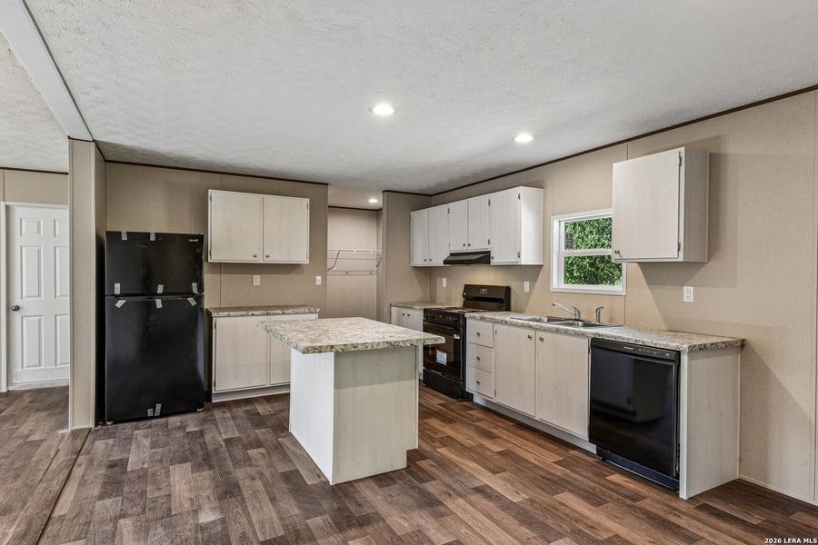 Furnished interior view inside a new home in , Hondo (Image 7).