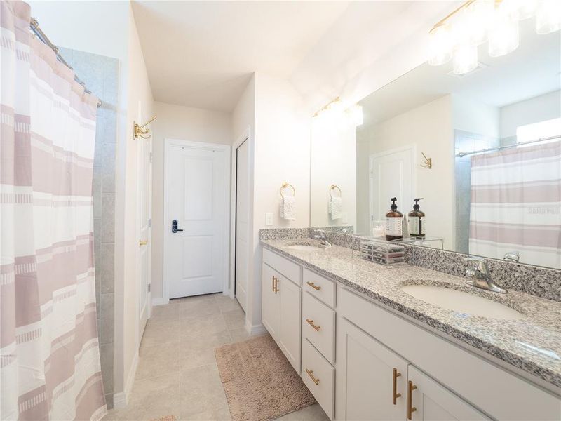 Bathroom 1 (Master)