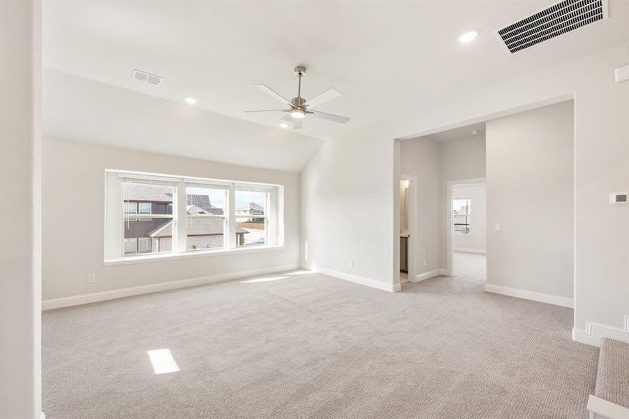 Spacious, unfurnished interior of a new home in Triple Diamond Ranch, Mansfield (Image 23).