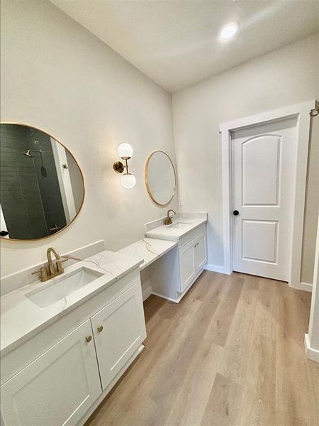 Furnished interior view inside a new home in , Denison (Image 6).