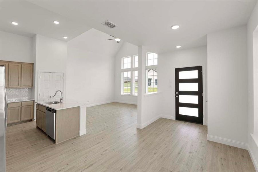 02-1014-lovely-day-lavon-tx-entry-living