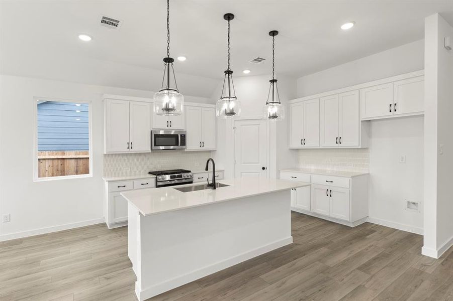 11. 1512 Eagle Meadow - Kitchen (2) 11. 1512 Eagle Meadow - Kitchen (2)