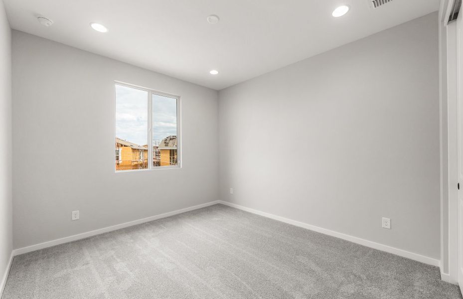 Spacious, unfurnished interior of a new home in Artisan at Asante, Surprise (Image 18).