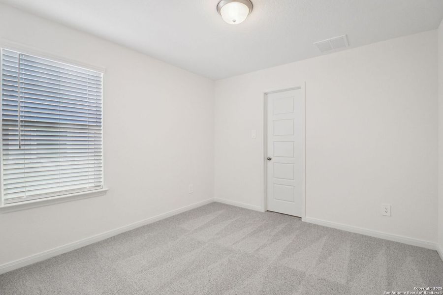 Spacious, unfurnished interior of a new home in Thomas Pond, San Antonio (Image 42). Spacious, unfurnished interior of a new home in Thomas Pond, San Antonio (Image 42).