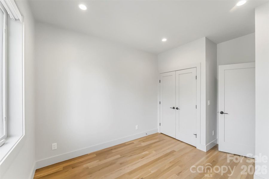 Spacious, unfurnished interior of a new home in , Asheville (Image 38).