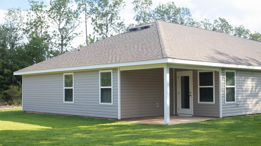 Representative exterior details of a home built from the Lakeside by D.R. Horton in Sunny Hills, Chipley (Image 3).