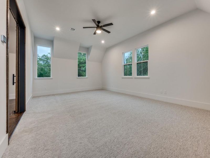 Spacious, unfurnished interior of a new home in , Dallas (Image 26).