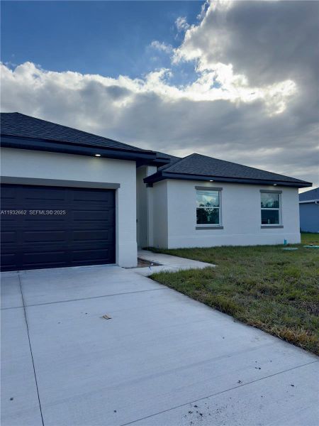Exterior details and patio area of a home in , Lehigh Acres (Image 4).