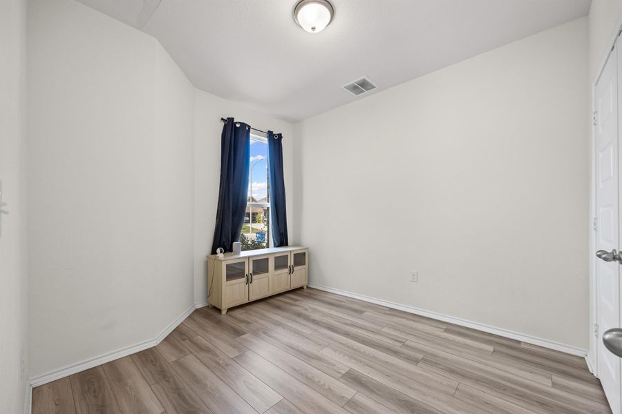 Spacious, unfurnished interior of a new home in , Lockhart (Image 19).