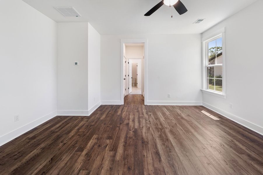 Spacious, unfurnished interior of a new home in Indigo Place, North Charleston (Image 18).