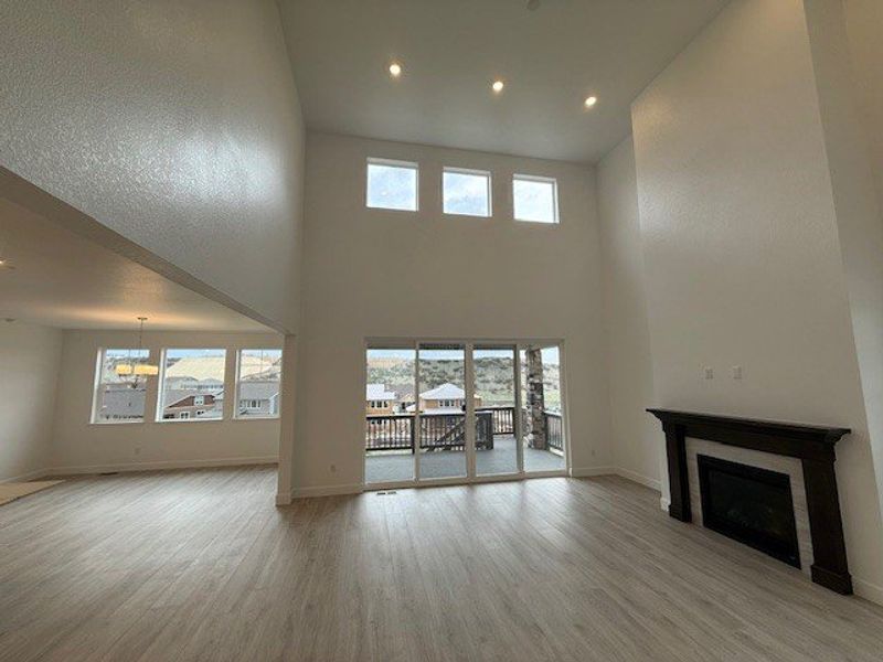 Spacious, unfurnished interior of a new home in Macanta, Castle Rock (Image 19).