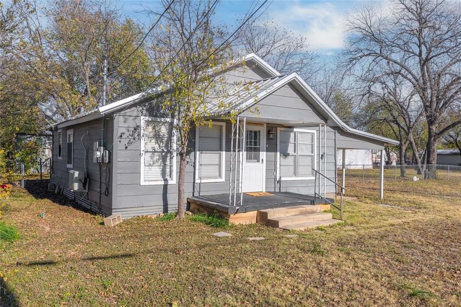 Exterior details and patio area of a home in , Brownwood (Image 18).