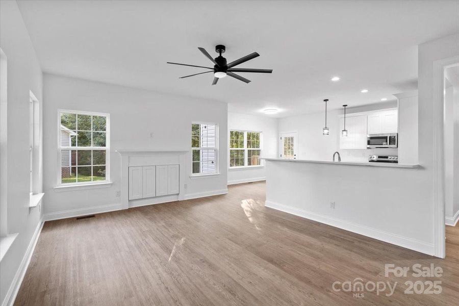 Great Rooom/Kitchen Great Rooom/Kitchen