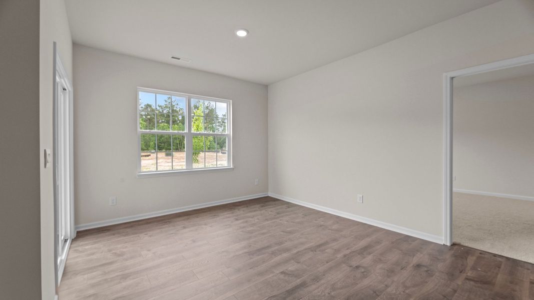Spacious, unfurnished interior of a new home in West New Bern, New Bern (Image 11).