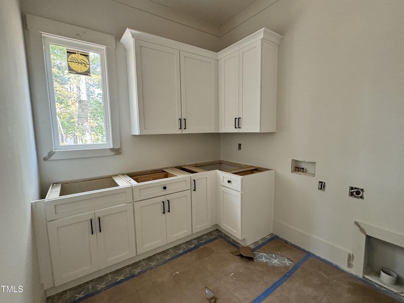 Main level - Laundry room