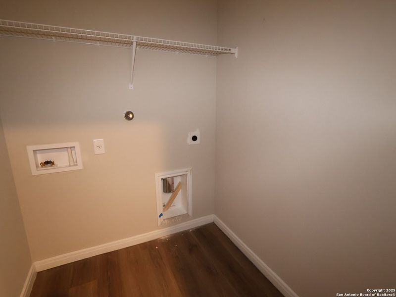 Spacious, unfurnished interior of a new home in Agave, San Antonio (Image 18).