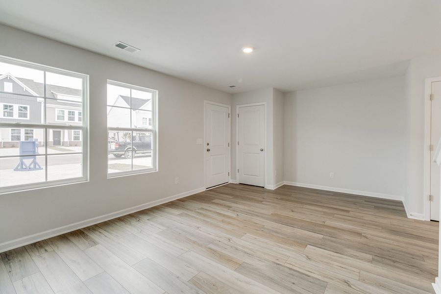 Spacious, unfurnished interior of a new home in Astoria, Columbia (Image 17).
