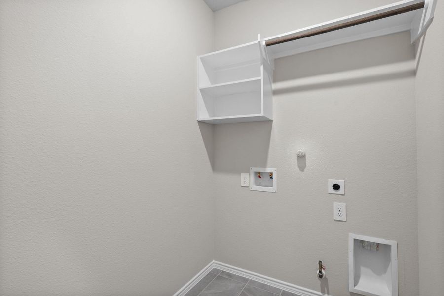 Spacious, unfurnished interior of a new home in The Highlands 45', Porter (Image 26).