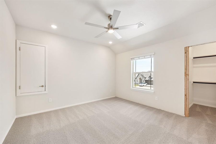 Spacious, unfurnished interior of a new home in Sunrise at Garden Valley 60-79, Waxahachie (Image 18). Spacious, unfurnished interior of a new home in Sunrise at Garden Valley 60-79, Waxahachie (Image 18).