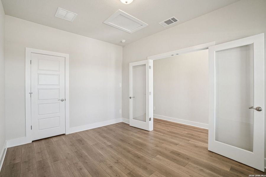 Spacious, unfurnished interior of a new home in Carmel Ranch, Schertz (Image 37).