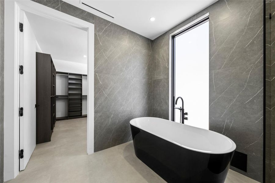 Furnished interior view inside a new home in , Fort Lauderdale (Image 7).