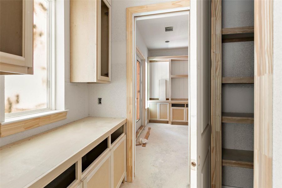 Coffee area between kitchen and study with nature views. Coffee area between kitchen and study with nature views.