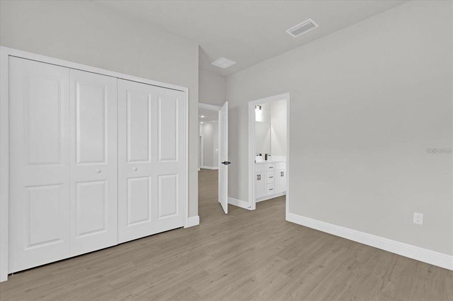 Spacious, unfurnished interior of a new home in , Ocala (Image 18).