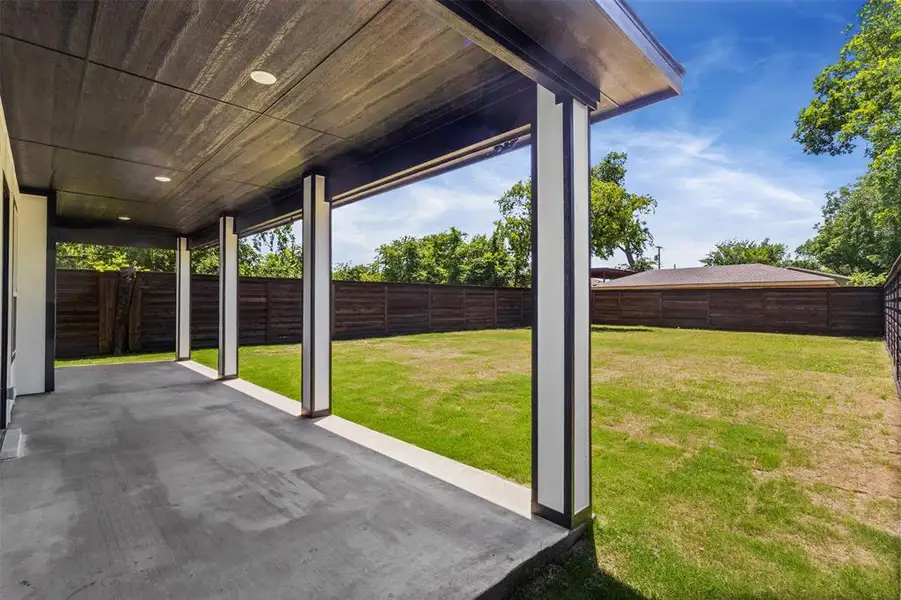 Exterior details and patio area of a home in , Dallas (Image 4).