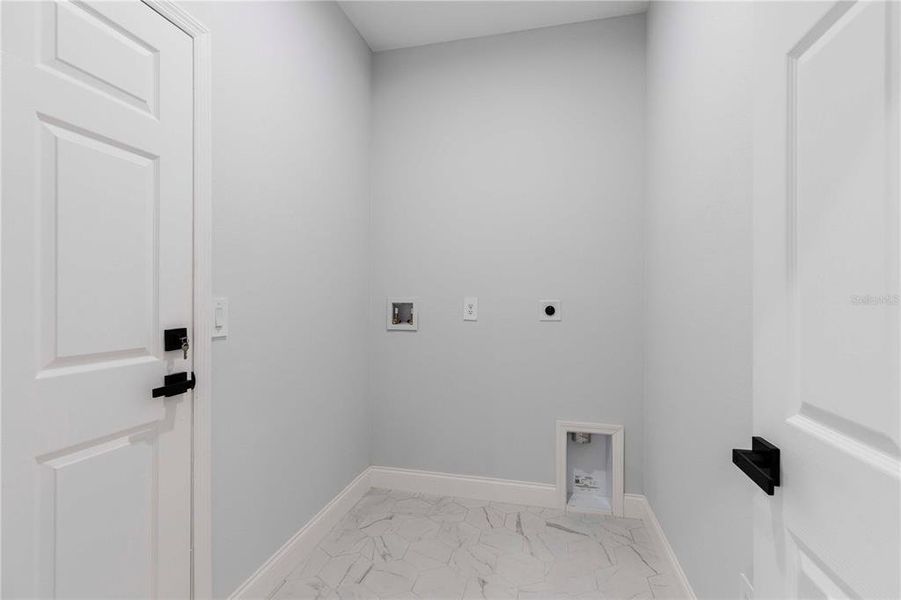 Spacious, unfurnished interior of a new home in , North Port (Image 26).