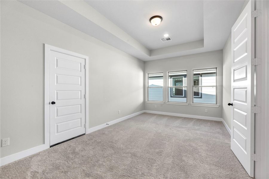 Spacious, unfurnished interior of a new home in Lago Mar, Texas City (Image 15). Spacious, unfurnished interior of a new home in Lago Mar, Texas City (Image 15).
